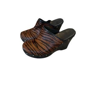 Uggs clogs women’s size 10 slip on